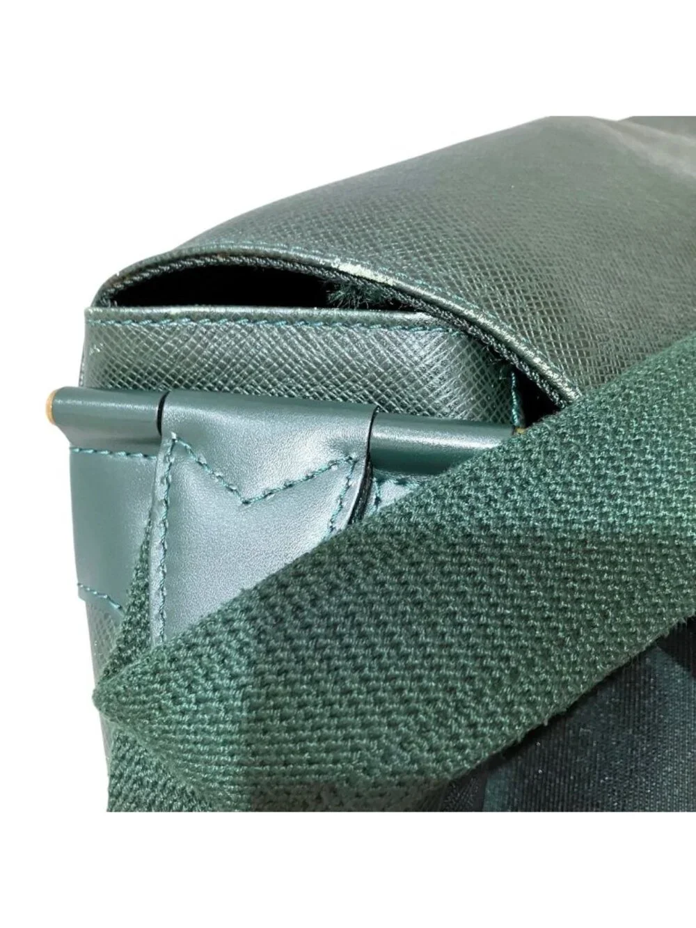 Louis Vuitton Victor Taiga Shoulder Bag Leather